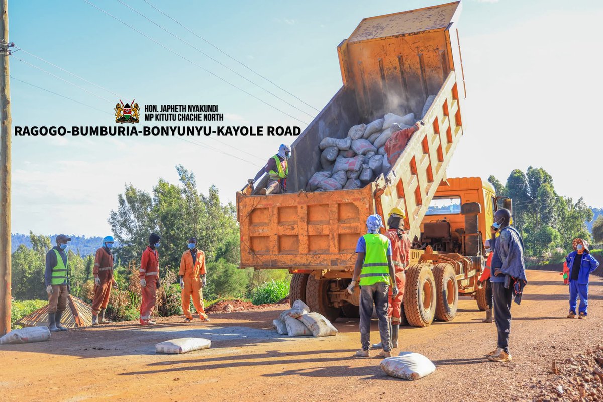 HonJNyakundi's tweet photo. Ragogo-Bumburia-Bonyunyu-Kayole Road work in progress. https://t.co/2GE5gsrY5l