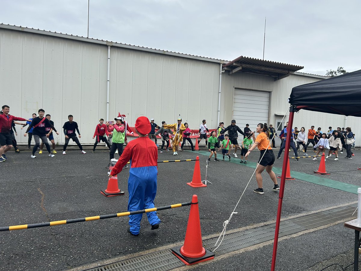 KangoshiPlus's tweet photo. あいにくの雨ですが、さつまいもリレーマラソンは大盛況。
#さつまいもリレーマラソン
#看護師
#イベント救護
#アグリパーク https://t.co/4fjcBeVJRJ