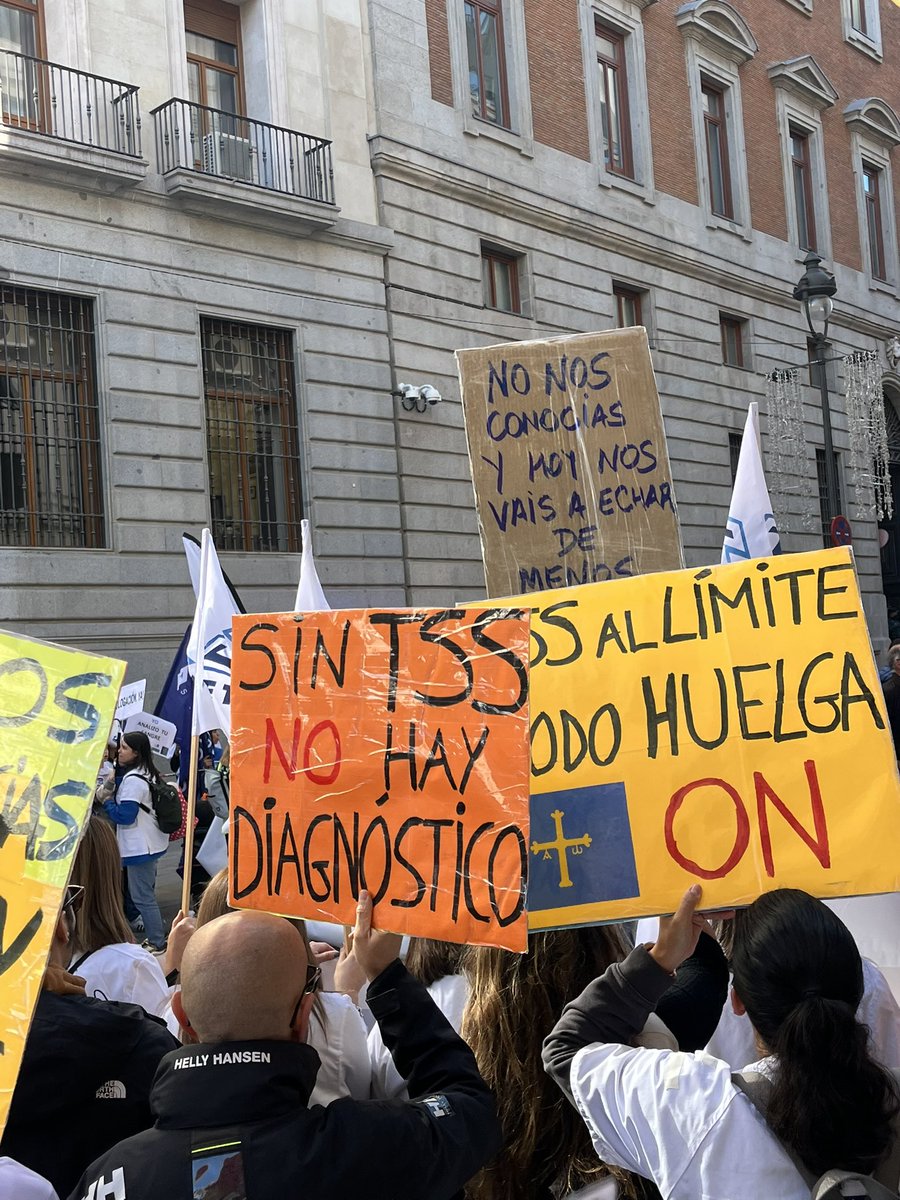 ☢️Sin técnicos no hay diagnóstico‼️

Tenemos Equipos de primera🩻 con formación de segunda ‼️

Por un Grado universitario YA‼️☢️
#huelgatecnicos
<a href="/rtvenoticias/">RTVE Noticias</a> 
<a href="/A3Noticias/">Antena 3 Noticias</a> 
<a href="/sanchezcastejon/">Pedro Sánchez</a> 
<a href="/Monica_Garcia_G/">Mónica García</a>