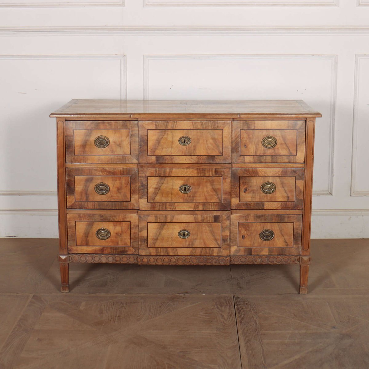 ArcadiaAntiques's tweet photo. Wonderful Austrian 18th century pale walnut breakfront commode.
https://t.co/GFPpWpgTD2
#walnutbreakfrontcommode #AustrianCommodes #18thcenturycommode https://t.co/DkAA6LFQBj
