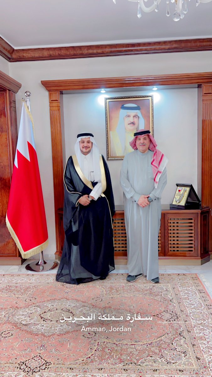 بدعوة كريمة من سعادة سفير مملكة البحرين لدى المملكة الأردنية الشيخ خليفه بن عبدالله بن حمد ال خليفة صباح هذا اليوم الاثنين الموافق ٣/١١/٢٠٢٥ م . صورة تجمعني مع سعادته في مكتبه الخاص 🇸🇦🇧🇭

#المملكة_العربية_السعودية 
#مملكة_البحرين