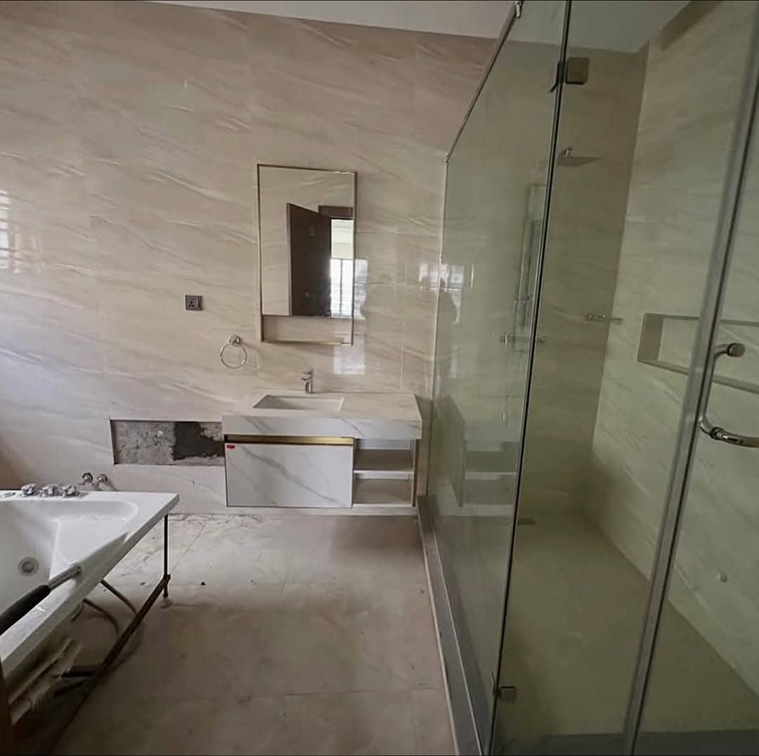 PapiTalk2papi's tweet image. Newly constructed 4bedroom fully detached duplex with a BQ &amp;amp; family lounge
Features:
- two living rooms
- fully fitted kitchen
- store
- all rooms en suite
- walking closet
- fully secured environment
- children’s recreational area
Location: Life camp - Abuja

Price: N550Million