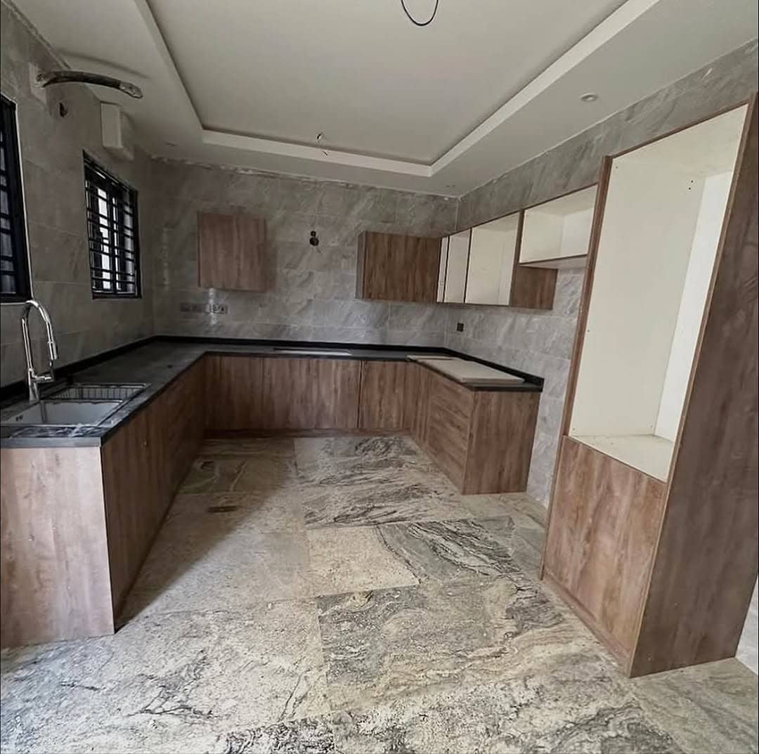 PapiTalk2papi's tweet image. Newly constructed 4bedroom fully detached duplex with a BQ &amp;amp; family lounge
Features:
- two living rooms
- fully fitted kitchen
- store
- all rooms en suite
- walking closet
- fully secured environment
- children’s recreational area
Location: Life camp - Abuja

Price: N550Million
