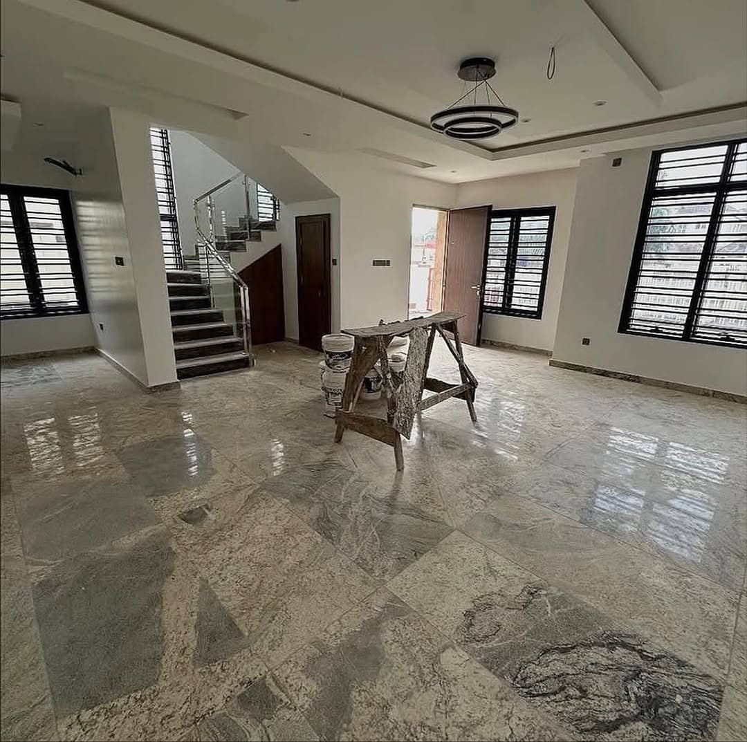 PapiTalk2papi's tweet image. Newly constructed 4bedroom fully detached duplex with a BQ &amp;amp; family lounge
Features:
- two living rooms
- fully fitted kitchen
- store
- all rooms en suite
- walking closet
- fully secured environment
- children’s recreational area
Location: Life camp - Abuja

Price: N550Million