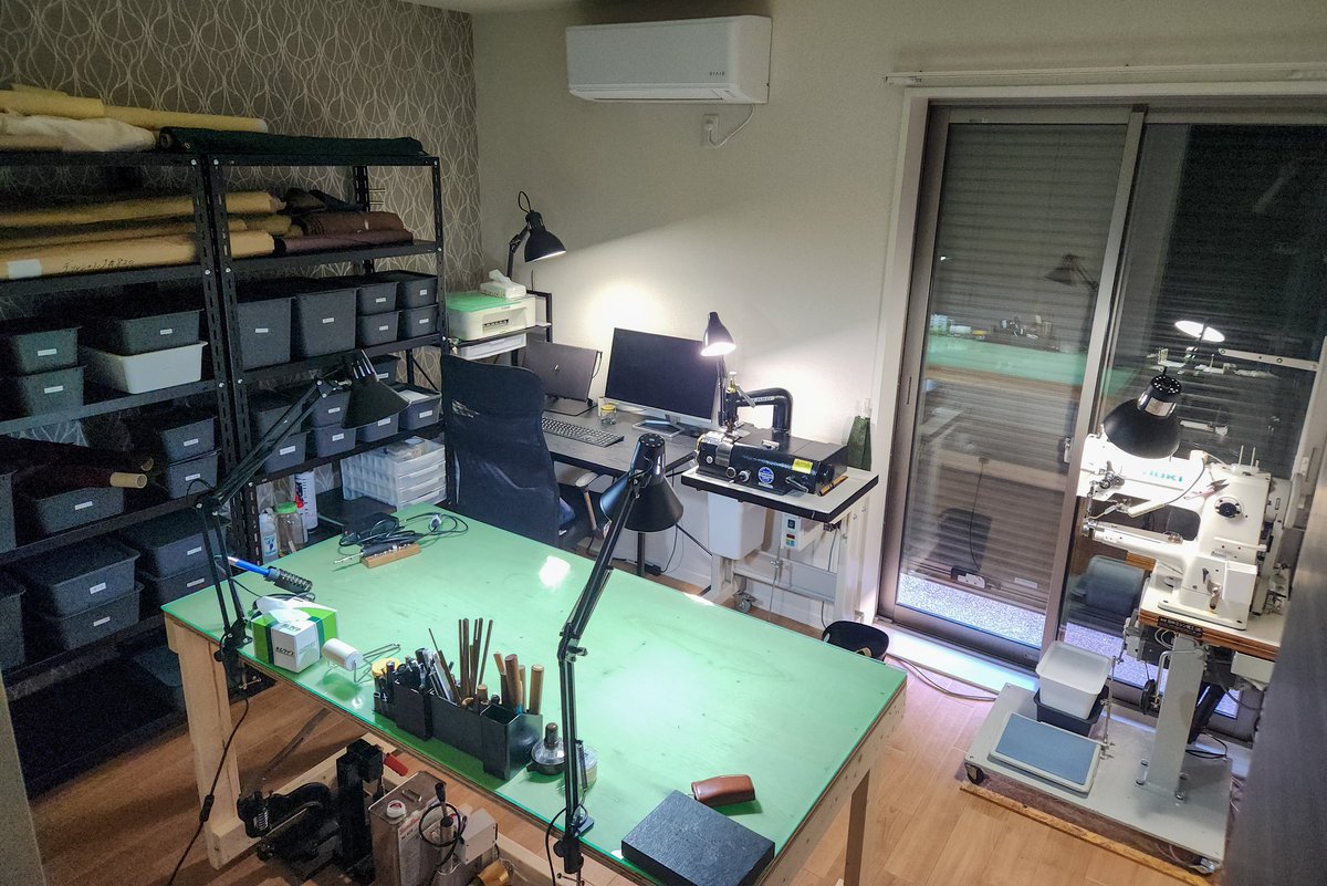 Sasa_leather's tweet photo. レザークラフト7日目

漉き機と革とか道具諸々搬入

#レザクラ部屋製作
#9割型完成 https://t.co/S81qbuWaBY