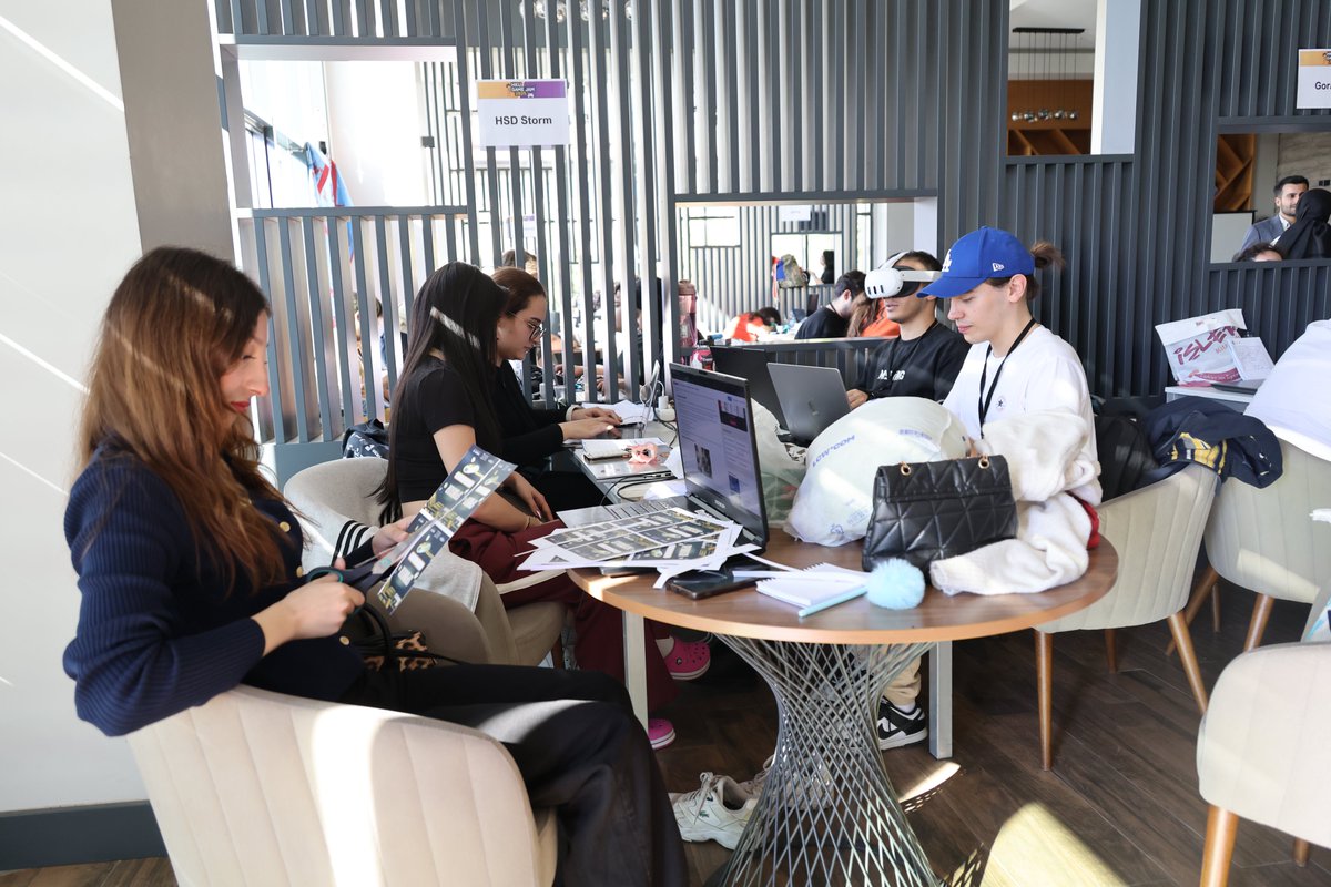 📌Hasan Kalyoncu Üniversitesi’nde 120 Oyun Geliştiricisi “HKÜ Game Jam 2025”te Buluştu

Hasan Kalyoncu Üniversitesi (HKÜ) İletişim Fakültesi Dijital Oyun Tasarımı Bölümü, HKÜ Dijital Oyun Tasarımı Topluluğu, HKÜ IEEE Topluluğu ve HSD Topluluğu iş birliğiyle düzenlenen “HKÜ Game