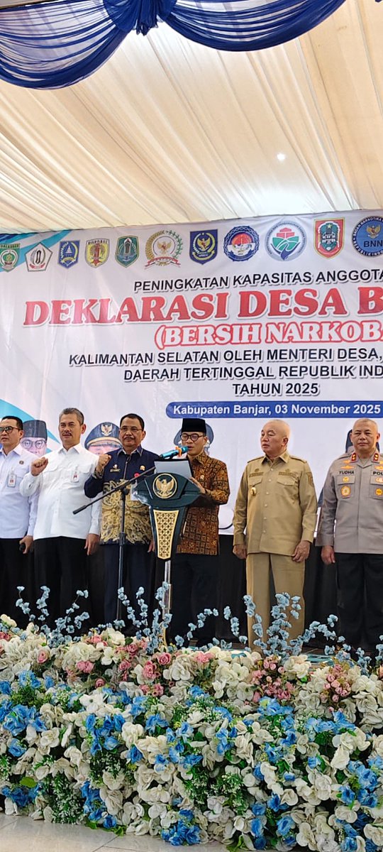 Delitadano's tweet photo. Menteri Desa dan pembangunan daerah tertinggal Bpk.Yandri Susanto, menghadiri acara deklarasi desa bersinar (bersih dari narkoba) 

*#DesaBersihDariNarkotika*
*#TerimaKasihYandriSusanto*
#SelamatkanDesaDariNarkotika
#DesaBersinar

@prabowo
@YandriSusanto
@ArizaPatria https://t.co/I564ZtNz2u