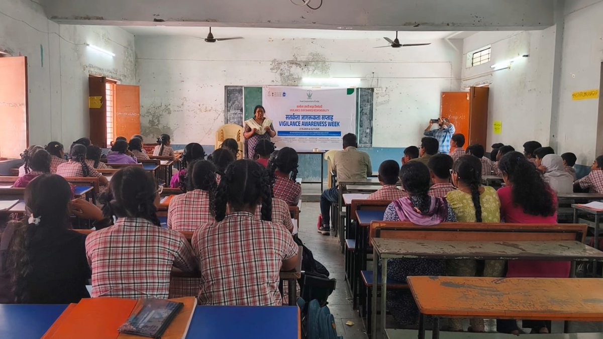 FTarnaka's tweet photo. Divisional Office, Tarnaka observed Vigilance Awareness Week 2025. The theme “Vigilance – A Shared Responsibility” was highlighted through various activities. The staff participated in the events, reaffirming their commitment to uphold the values of honesty and accountability. https://t.co/MkOpTWdnuF