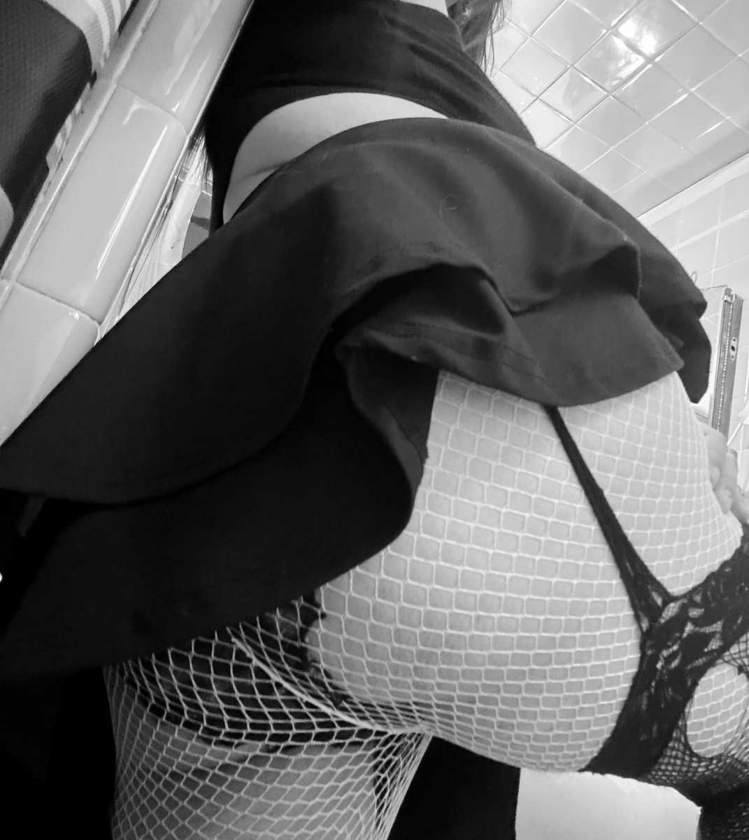 gothbbkat's tweet photo. click da linkk 🔗 goth piss shower anyone💦?! https://t.co/wiVRYjbIHp