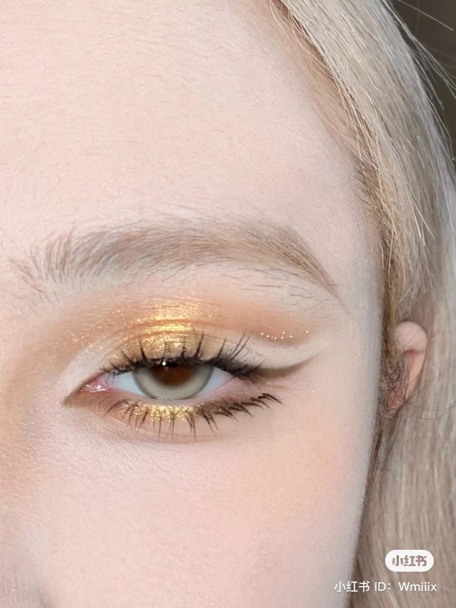 archivedlooks's tweet photo. Gold makeup looks https://t.co/Gum9WWalVQ