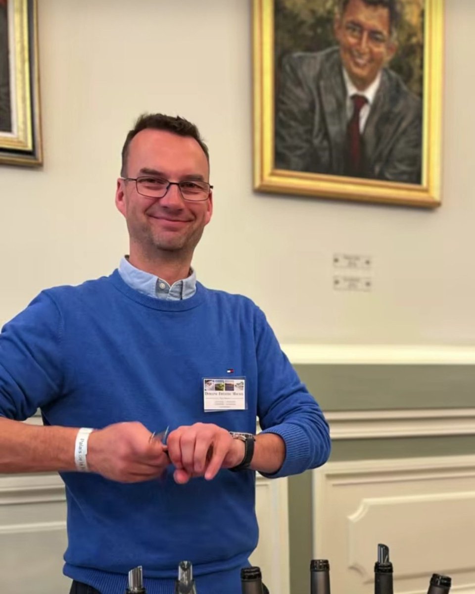 Twin smiles !

#tastinginLyon #fredericmochel #winemakeratwork #drinkalsace #alsacerocks #traenheim #alsacecrusetterroirs