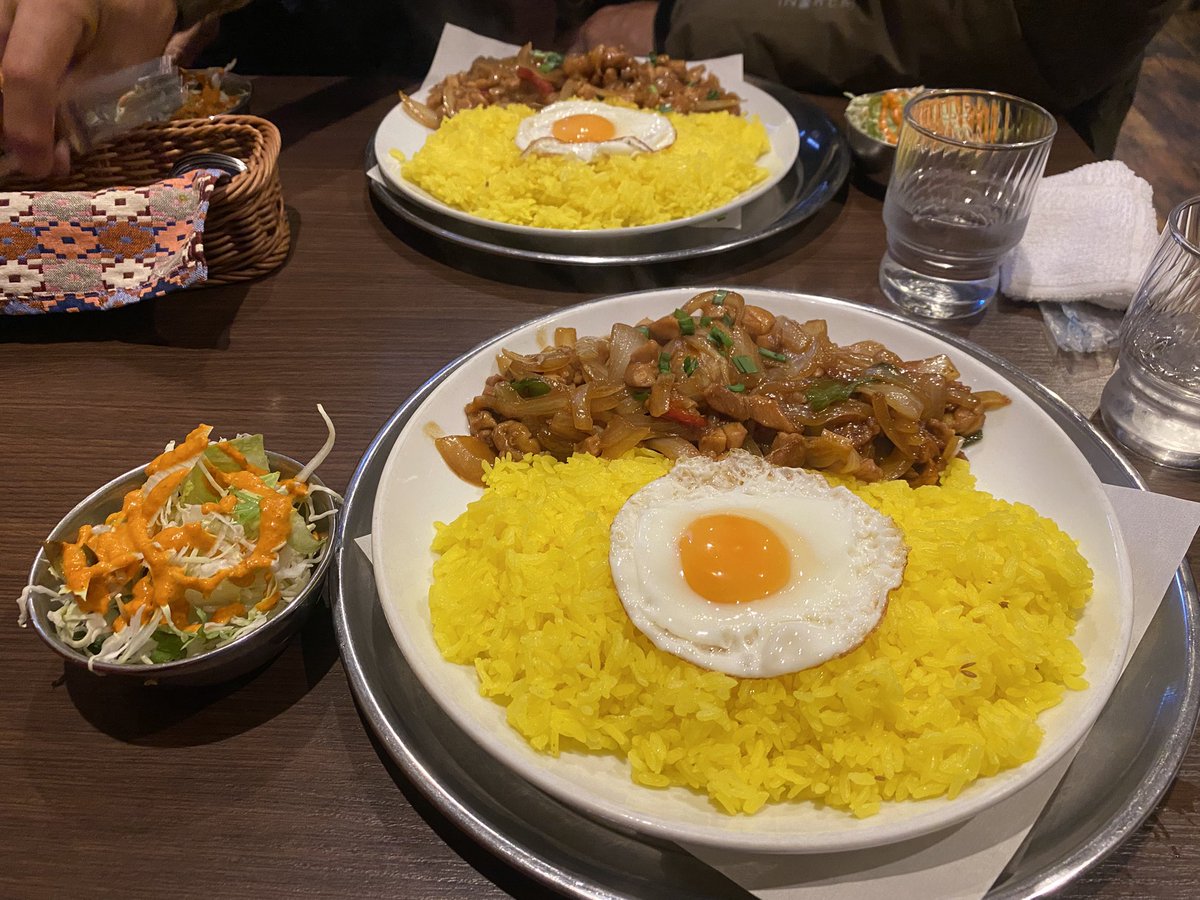 Torabus83's tweet photo. 今日はホーム池の第11回小物釣り大会でした🎣　試し釣りで20匹🐟　本番で6匹🐟　計２６匹で納竿🎣
その後は釣友３人と反省会を兼ねたランチ😋 https://t.co/xAuRH70YhY
