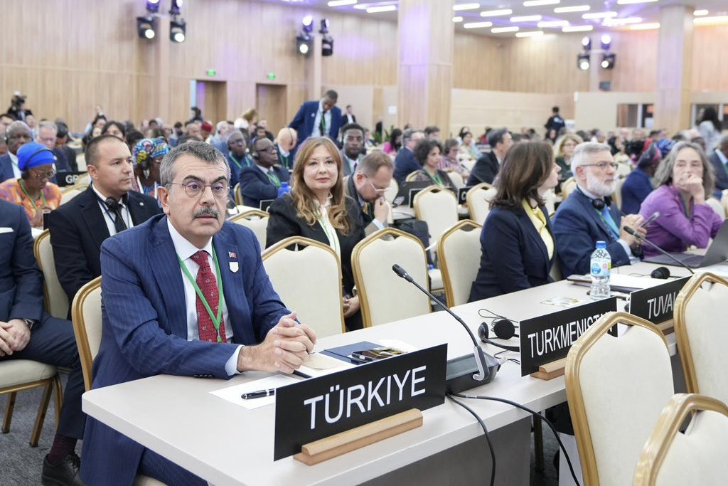 tcmeb_en's tweet image. Minister @Yusuf__Tekin addressed participants at the Ministers’ Session titled “Transforming Tomorrow Today: Skills Needed for a Sustainable Future,” held within the framework of the  UNESCO’s 43rd General Conference

👉 meb.ai/6jXGjC