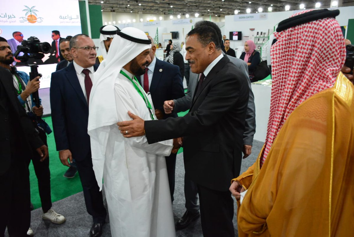 DemcKsa's tweet photo. شاركت جمعية تسويق وتصدير التمور ومشتقاتها بالقصيم في #معرض_التمور_الدولي_الثاني بجمهورية مصر ، بجناح تعريفي عرضت فيه عينات من التمور ومشتقاتها
وشارك رئيس مجلس الإدارة المهندس ناصر حمد الناصر في استقبال الزوار والإجابة عن استفساراتهم.
كما انه تم تكريم الجمعية تق��يرا لمشاركتها https://t.co/7G5236N24y