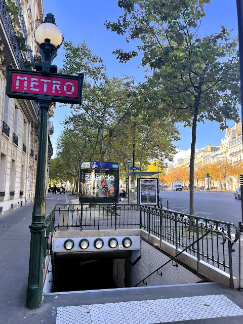 Paris_all_about's tweet photo. The quiet steps of Métro Iéna echo with the rhythm of the 16e, elegant, unhurried and quietly Parisian. A place where daily life and visiting tourists share the same platform.
#Paris #MetroMonday #AboutParis https://t.co/7UPg7VjaLQ