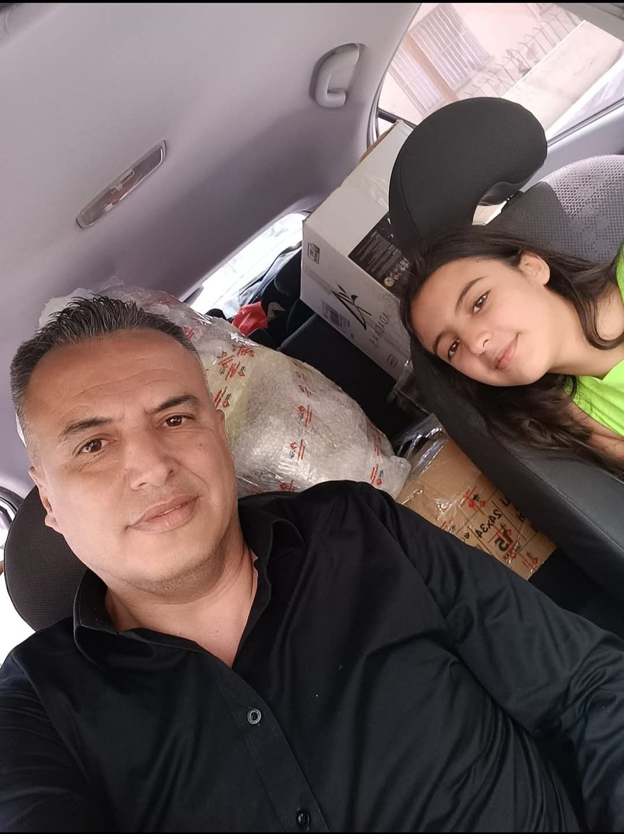 #6ŞubatDepremi #1000Gün
Bin gün geçti…
Bir ömür kadar uzun, bir nefes kadar acı…

O sabah her şey yıkıldı; evler, şehirler, hayatlar…
Ama biz enkazın altından sadece bedenlerimizi değil, birbirimize olan inancımızı da çıkardık.
Koştuk, taşıdık, sarıldık, ağladık…
Bazen