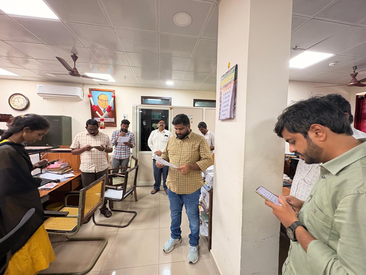 FCIDoKakinada's tweet photo. The Officers and Officials of FCI,DO,Kakinada took #IntegrityPledge as a part of Vigilance Awareness Week (27/10/2025 - 02/11/2025) on 27/10/25. #vigilanceawarenessweek2025
@FCI_Amaravati
@FCI_India
@fcisouthzone_pr
@CVCIndia https://t.co/dqnAnAwzSK