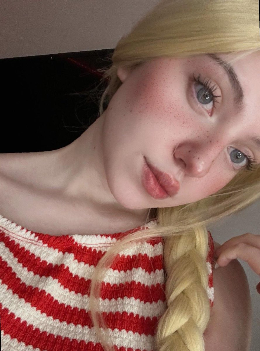 took a pic and now debating if it’s cute or peak cringe help