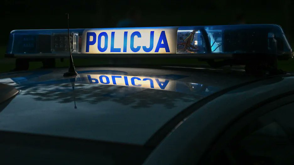 W niedzielę wieczorem w Smogorzewie (woj. wielkopolskie) doszło do strzelaniny na terenie prywatnej posesji z rusznikarnią i magazynem broni. Policja zatrzymała 5 osób, dwie ranne trafiły do szpitala. Obława zakończona, trwa dochodzenie.