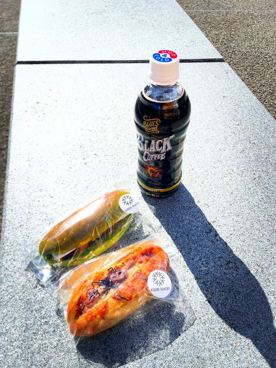 uzuramanZ's tweet photo. ▼またまた #鍋谷峠 に行ってきました。気温は7℃。寒ぶ〜い! #道の駅くしがきの里 は大盛況。パンを買ってお昼ごはん。
#giorcub #giorcub75 #af53 #scooter #cub #returnrider #HONDA https://t.co/QdNqekfUL3