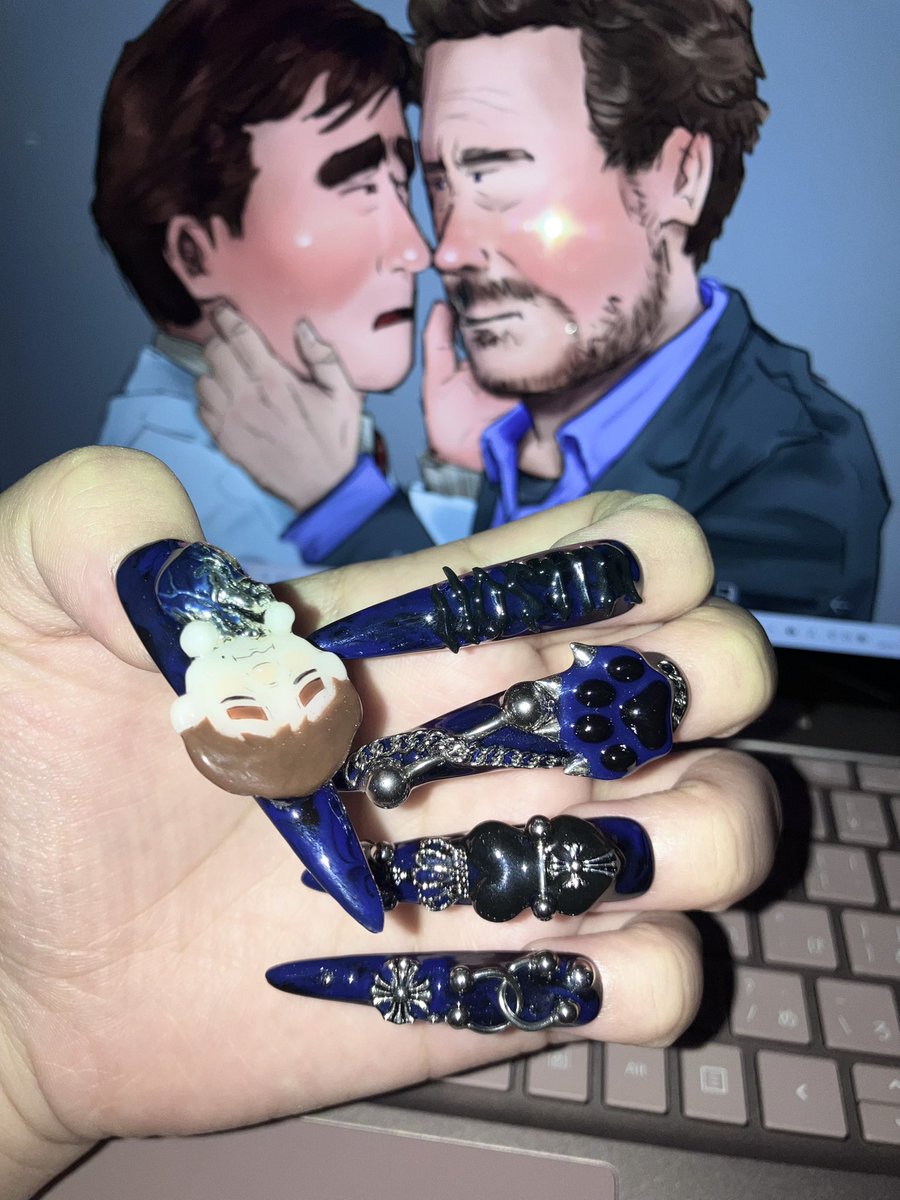 It’s a Wilson-themed nail design!!