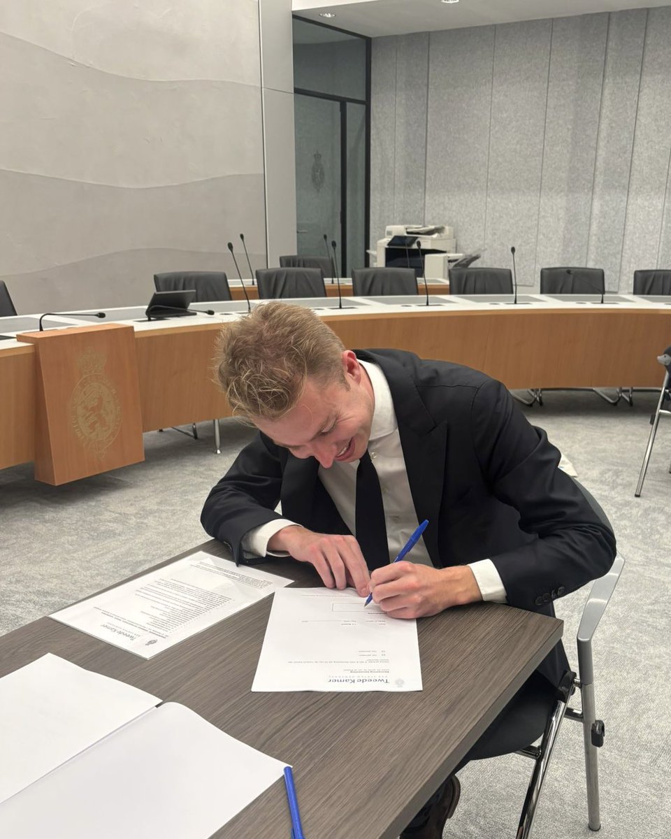 Geloofsbrieven getekend. Eervol om opnieuw verkozen te zijn als Tweede Kamerlid.

Niet de uitslag waarop <a href="/gl_pvda/">GroenLinks-PvdA</a> had gehoopt, maar wél dankbaar voor jullie vertrouwen. ❤️💚

Ik ga keihard aan de slag. Voor jou. Voor een linkse volkspartij. Voor een socialer Nederland. ✊