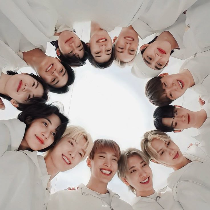 caub_ycca's tweet photo. Caubdeul, in another life... 
Kalian mau jadi siapanya #SEVENTEEN??? 

komen dibawah, jangan lupa gunakan hastag #2025MAMAVOTE https://t.co/T3Z5UEqnY2