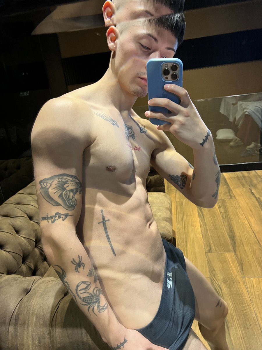 Juliohottie's tweet photo. If this is just the preview… imagine the full show 😈 Link in bio https://t.co/CRkc6XSFnN