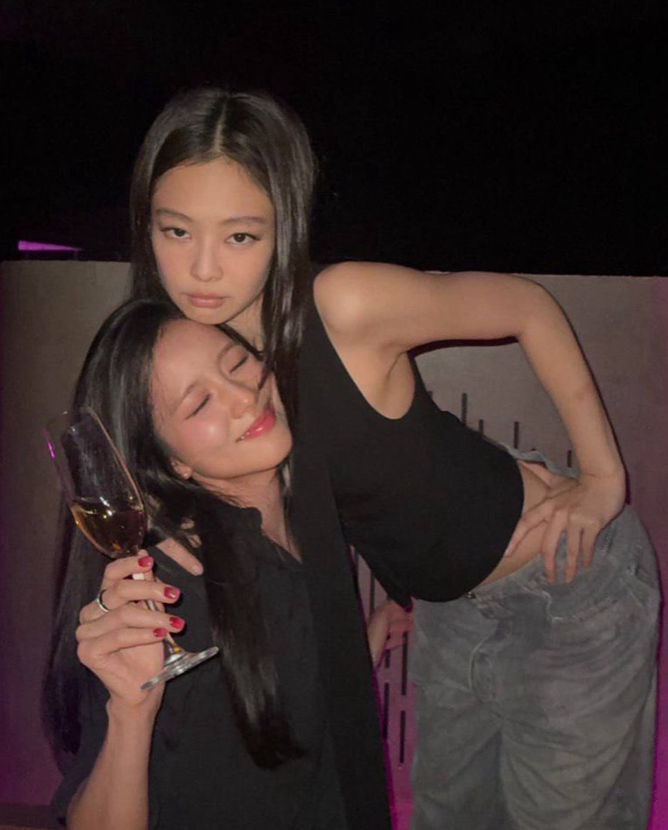 rubyjanestayx's tweet image. 🥂