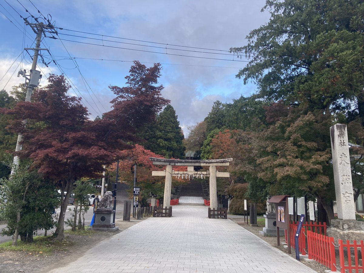 wadamasamune's tweet photo. 地元・仙台市青葉区宮町の方々と意見交換。

若い世代の政治参加について、宮城県知事選の街頭演説に子供連れの聴衆が結構いたことを見ていた方から、もっと政治参加が進むよう頑張って欲しいとのご意見が。私も同じ考え。頑張りたい。

※写真は仙台東照宮にて。南を見ると、宮町通りがまっすぐ伸びる https://t.co/3OhKs66EIO