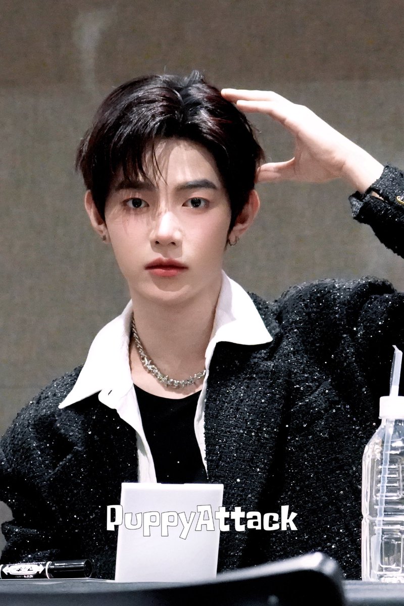 PuppyAttack_'s tweet photo. 251101 Japan Offline Fansign
🐾🐾🐾
#장하오 #章昊 #ジャンハオ #ZHANGHAO #ZEROBASEONE #제로베이스원 #ZB1 https://t.co/anaeldFwSJ