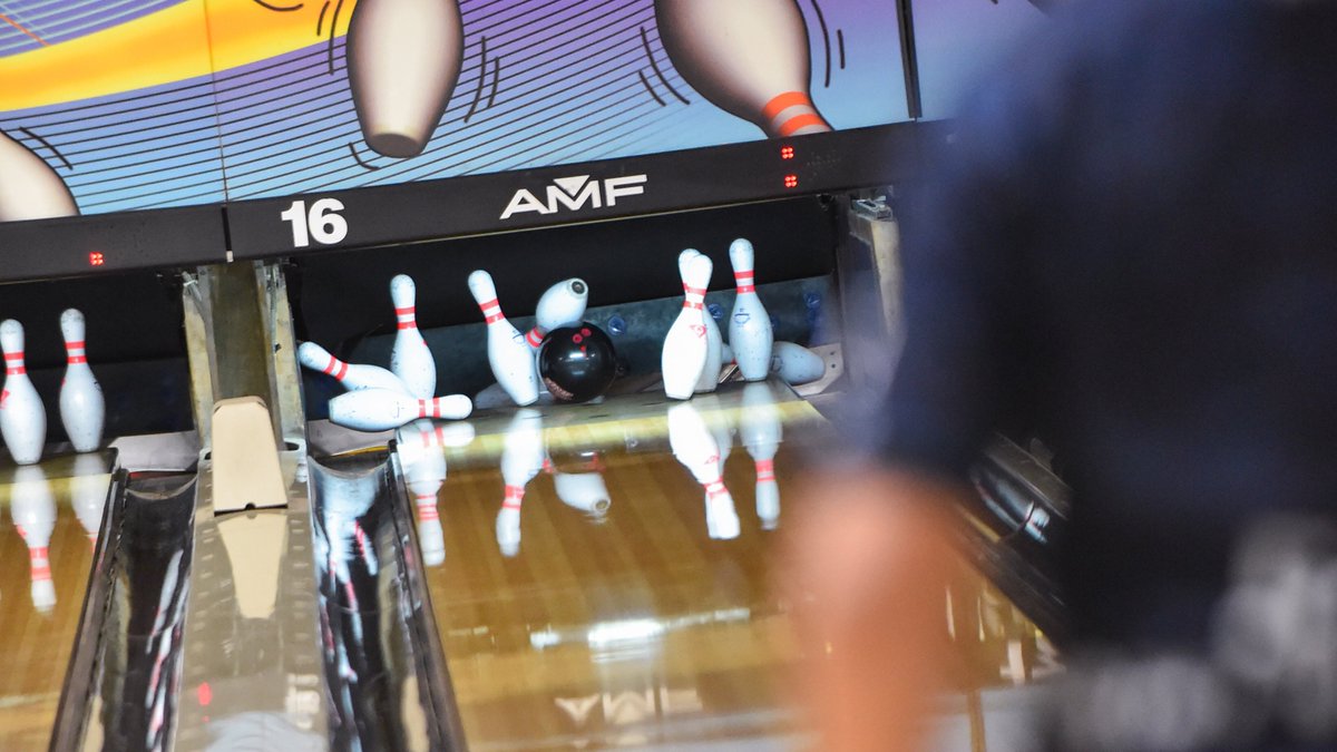 Saint Viator Bowling tweet media