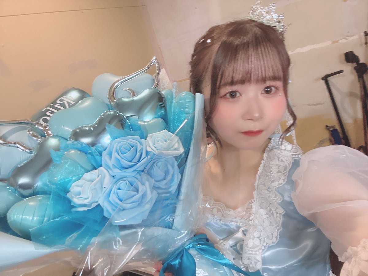 生誕祭ありがとうございました！
みんなのおかげでとってもたのしかったよ🙌
たっくさん盛り上がってくれてありがとう、久々のライブ楽しかったなあ
スタフラとかケーキとかお花とか全部全部かわいすぎてしあわせだった。
素敵なプレゼントをありがとう❣️
3着着たり前髪も新しいよ~✂︎