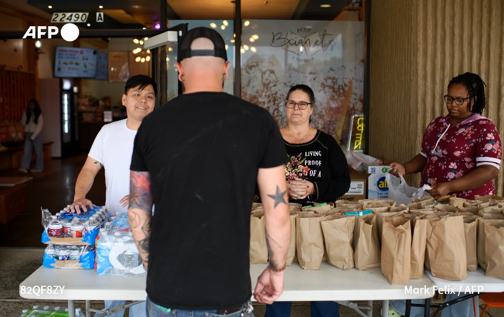 🇺🇸 يتلقى شخص من كل ثمانية أميركيين تقريباً إعانات غذائية من الحكومة الأميركية، في إطار برنامج معرض لخطر فقدان تمويله نهاية الأسبوع بسبب الإغلاق الحكومي المستمر منذ أكثر من شهر.

u.afp.com/Sesf #فرانس_برس 

✍️ <a href="/moyavila/">moises ávila roldán</a>