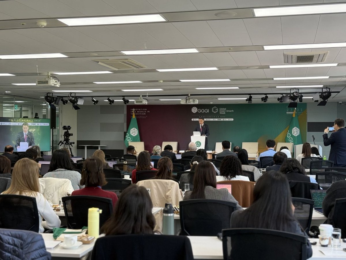 UNEP-IETC joined #GlobalGreenGrowthWeek 2025 in Seoul to discuss shifting paradigms in organic waste and food loss.

UNEP-IETC shared UNEP’s work towards SDG12.3 with <a href="/FAO/">Food and Agriculture Organization</a>, supporting countries to tackle food waste through their NDCs.

 Watch the session: lnkd.in/dczDi_y9