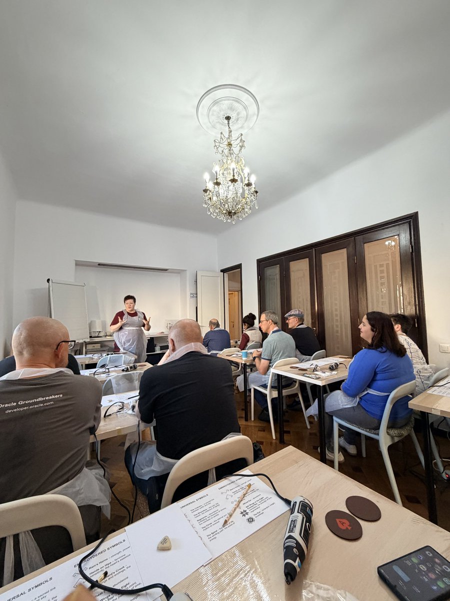 sandeshr's tweet photo. A leather workshop at #Bucharest #contech2025 #octemea25 @RoOUG1 @oracleace @oracleugs @sai_penumuru @Mirela_RoOUG @oanapdrr @patch72 @kibeha https://t.co/kJ7Gtr8VXW