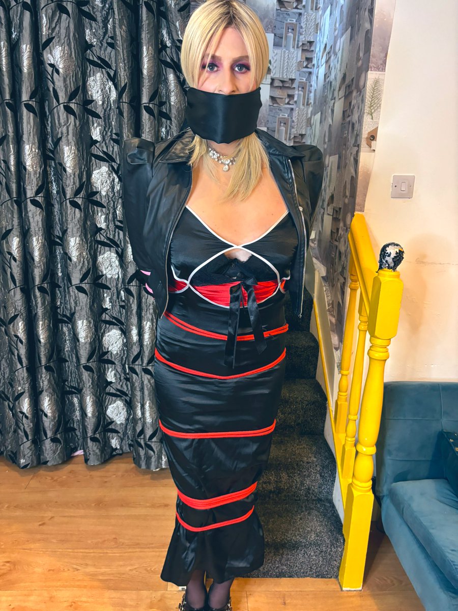KinkyNiamh's tweet photo. Tightly tied to the stairs and cleavegagged in a long satin dress, then a silk scarf OTM gag is added on top, I love layered gags! What’s your favourite gag? 🤐 #bondage #gagged #cleavegag #OTMgag #silkscarfgag #satindress #longdress #stairstied #ropebondage #boundandgagged https://t.co/NiEFK96Zuf