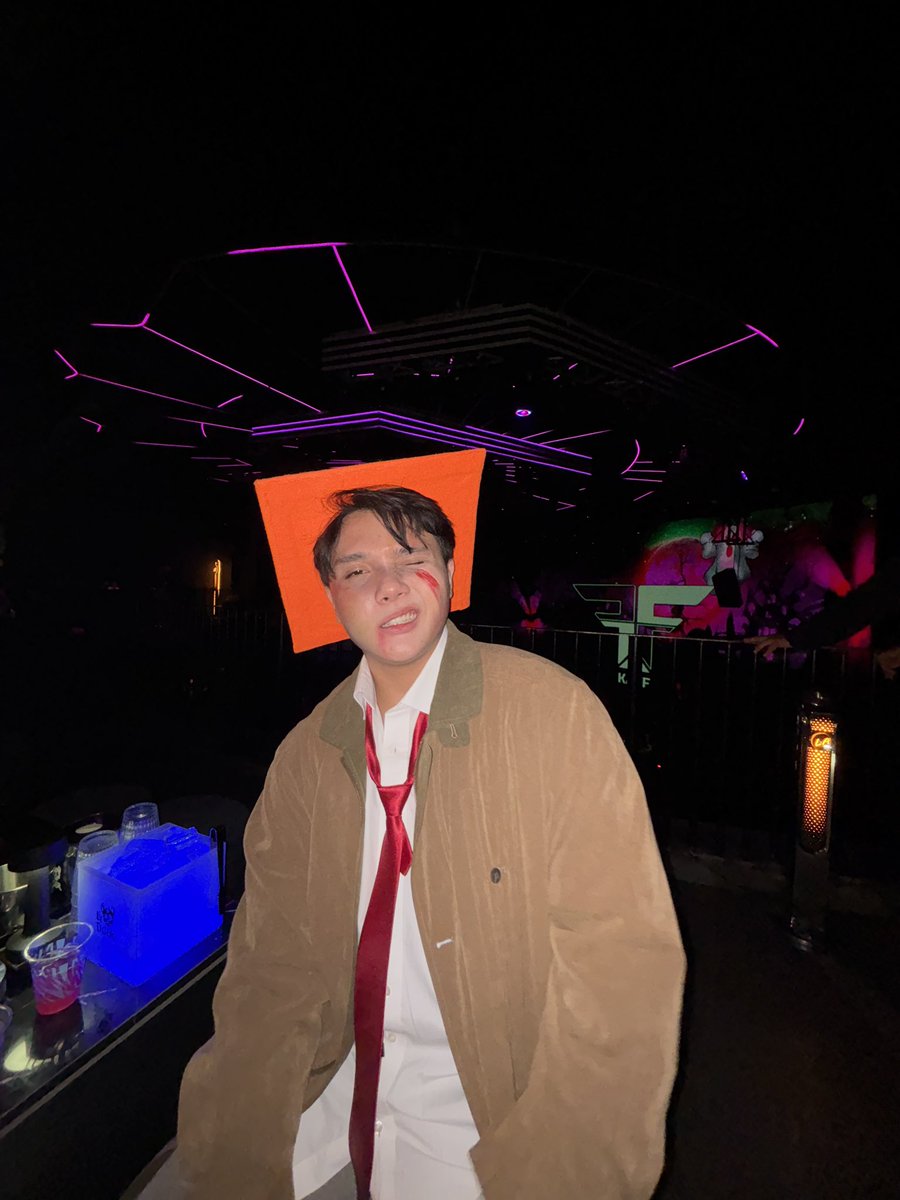 sunrayyn's tweet image. halloween dump🧟‍♂️