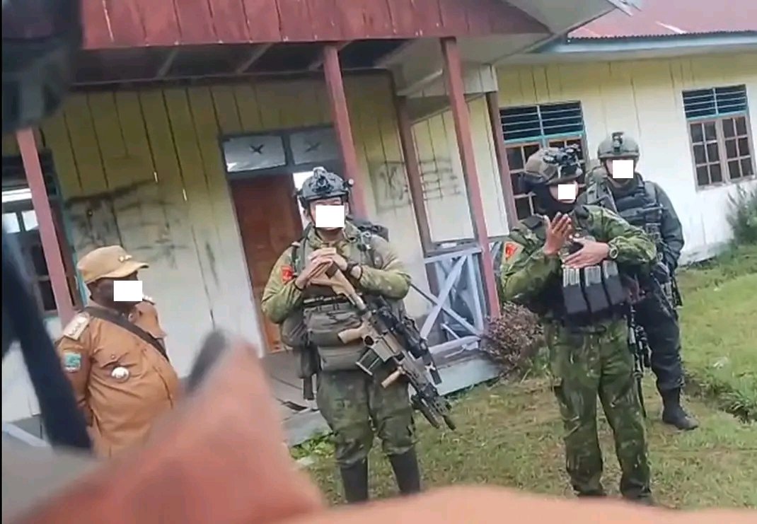 Korps Marinir TNI AL 🇮🇩

Paniai, Papua tengah. 

Kiri Loreng Trimedia, kanan loreng Habema. 

📸 : keris reborn