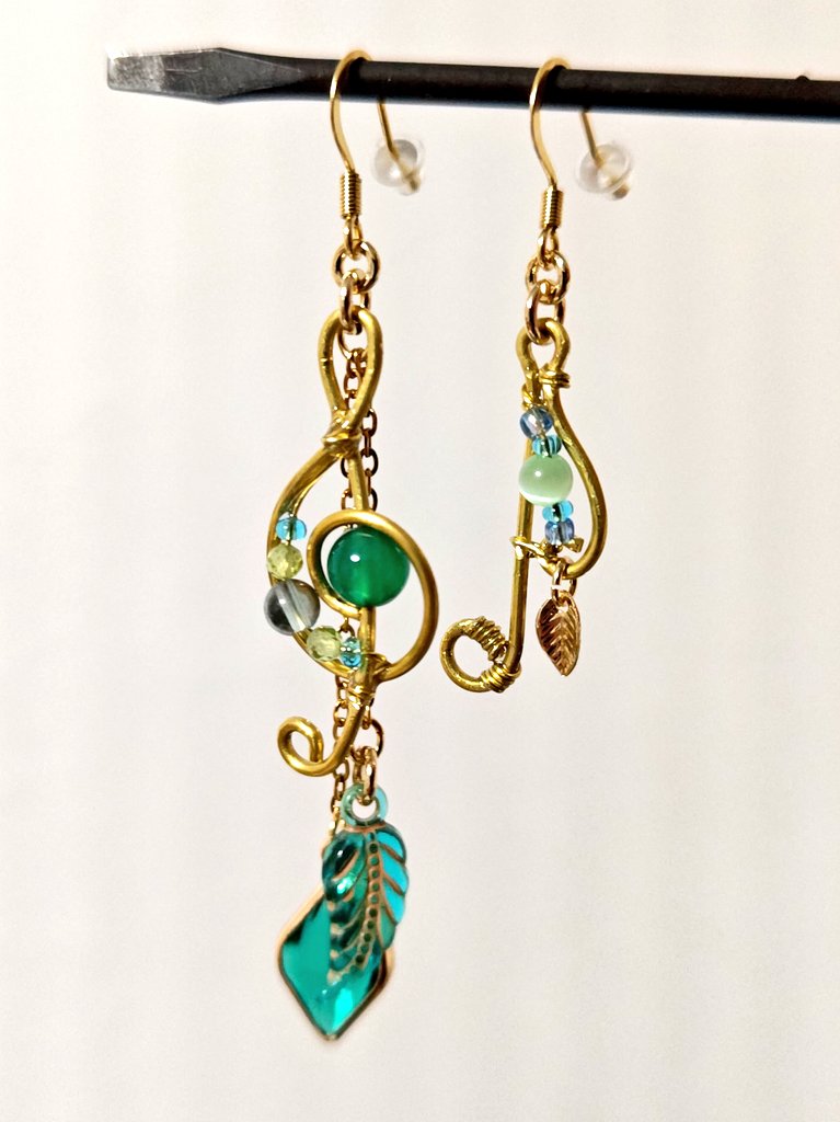 ✨chelcy出店のお知らせ💫

〇11月12〜18日　
プラグスマーケット高知大丸店
ポップアップイベント
「歯車と魔法のファンタジー展」

イベント用にstarry melodyの色違い作ってみました✨
マーメイドとドリアードの歌声って感じで。よく考えたらイベントタイトルと全然関係ない

#マイナスドライバー