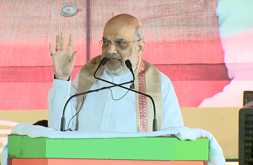 किसान सम्मान निधि के तहत किसानों को सालाना मिलने वाली राशि को 6,000 रुपये से बढ़ाकर हमने 9,000 रुपया किया जाएगा। 

पटना, दरभंगा, पूर्णिया और भागलपुर के एयरपोर्ट को अंतरराष्ट्रीय एयरपोर्ट बनाया जाएगा।

- श्री <a href="/AmitShah/">Amit Shah</a>