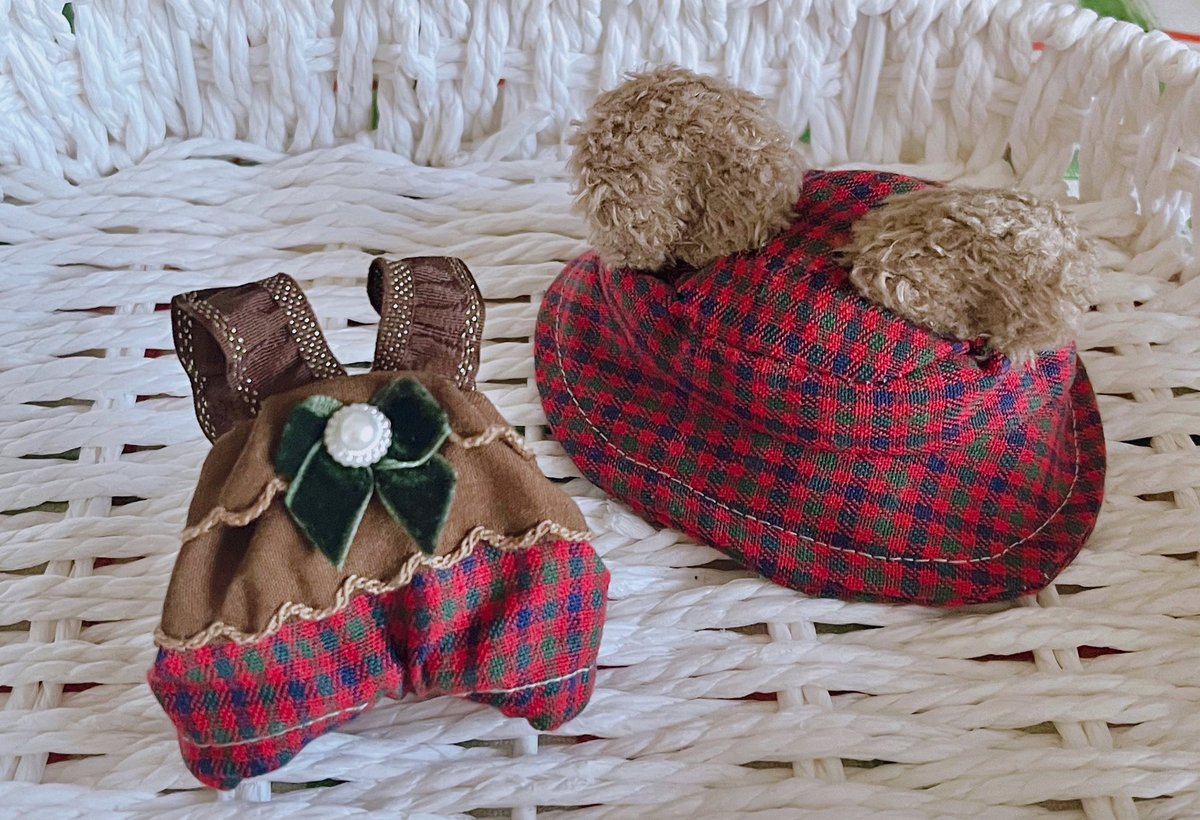 emuchan0620's tweet photo. 【ぬい服プレゼント企画】

Bear hat × green overalls 1名様
Bear hat 1名様

◎応募方法：RP＋フォロー(新規◎)
︎︎︎︎︎︎◎期間：11/9(日）23：59まで
詳細は画像をご確認ください。

参加していただけたら嬉しいです！ https://t.co/rnioIVUFsw