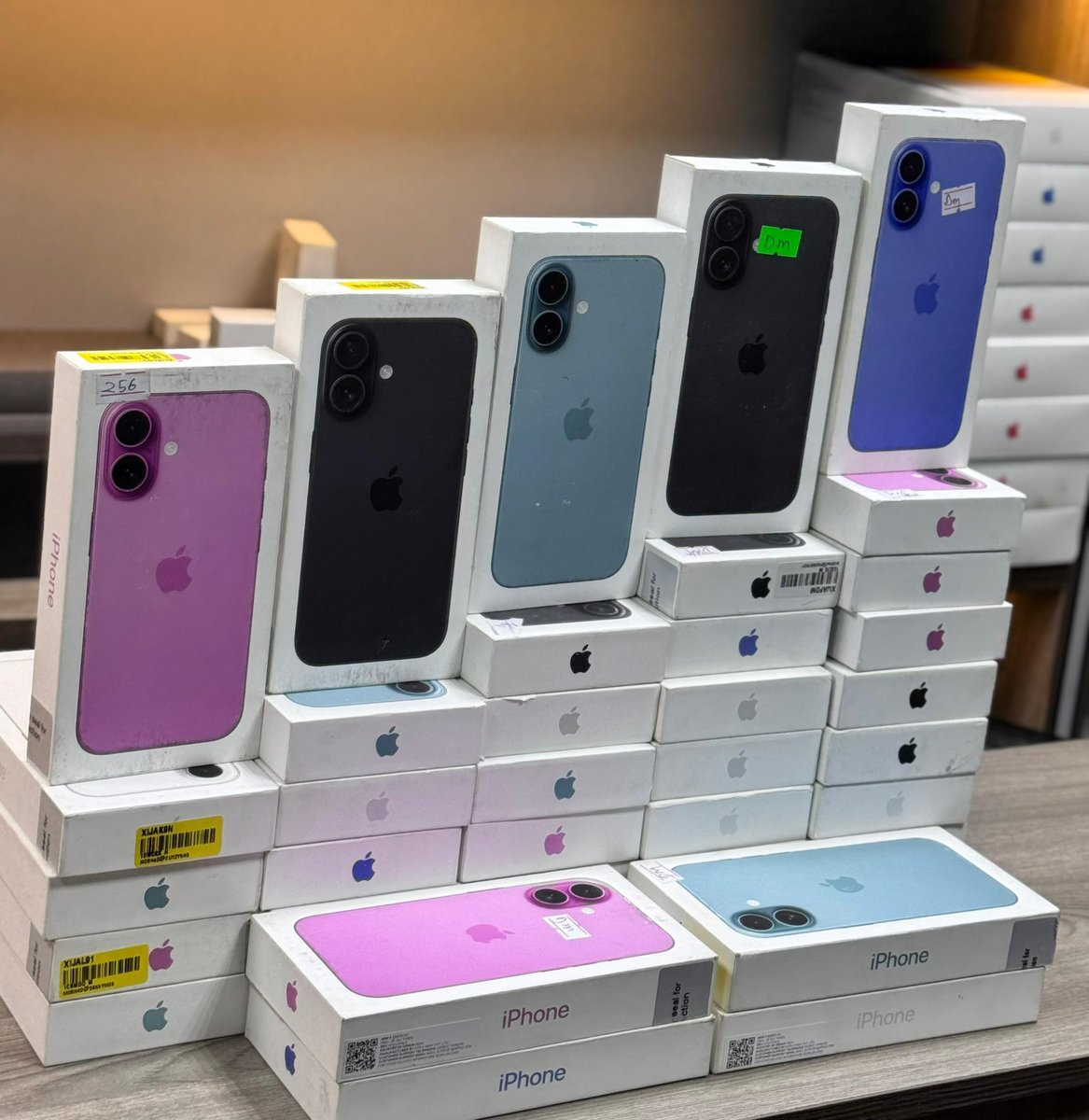 Wavy_Toheeb's tweet photo. _*BRAND NEW IPHONE 16 SERIES | PHYSICAL SIM + ESIM | NON ACTIVE (ALL COLORS)*_

• *16 128GB - N1,050M*
• *16 256GB - N1.200M https://t.co/ZI5IVPj9dy