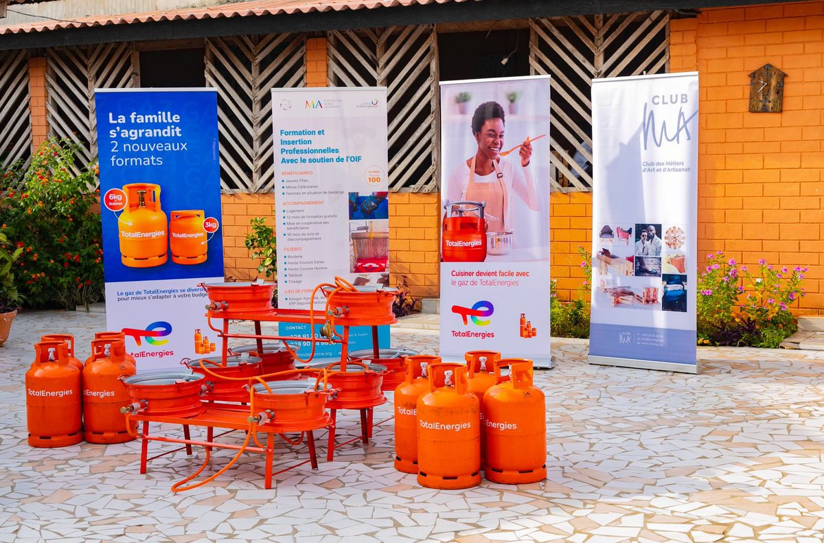 Fondation_MA's tweet photo. La Fondation Mablé Agbodan remercie @TotalEnergies Togo pour sa visite et son généreux don : 8 bouteilles de gaz, 4 foyers doubles et équipements de cuisine. 
Un geste qui soutient l’autonomisation des jeunes filles, femmes et jeunes artisans. 
#Solidarité #ImpactPositif #OIF https://t.co/6gFGtidZkI