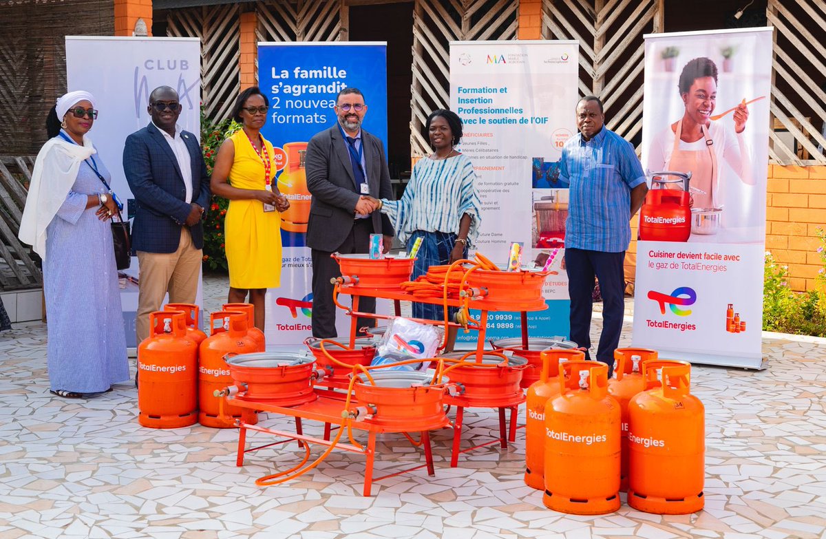 Fondation_MA's tweet photo. La Fondation Mablé Agbodan remercie @TotalEnergies Togo pour sa visite et son généreux don : 8 bouteilles de gaz, 4 foyers doubles et équipements de cuisine. 
Un geste qui soutient l’autonomisation des jeunes filles, femmes et jeunes artisans. 
#Solidarité #ImpactPositif #OIF https://t.co/6gFGtidZkI