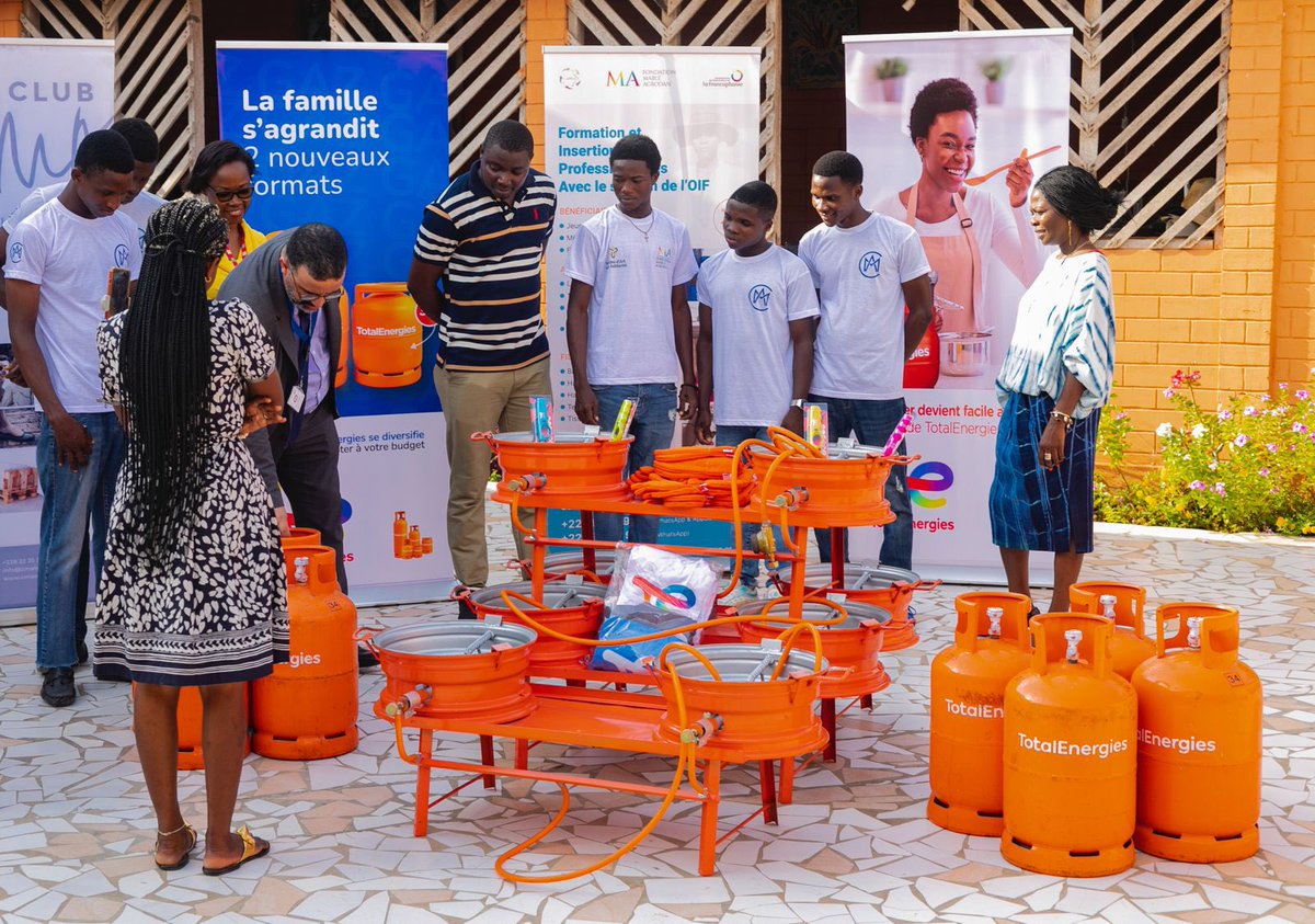 La Fondation Mablé Agbodan remercie <a href="/TotalEnergies/">TotalEnergies</a> Togo pour sa visite et son généreux don : 8 bouteilles de gaz, 4 foyers doubles et équipements de cuisine. 
Un geste qui soutient l’autonomisation des jeunes filles, femmes et jeunes artisans. 
#Solidarité #ImpactPositif #OIF