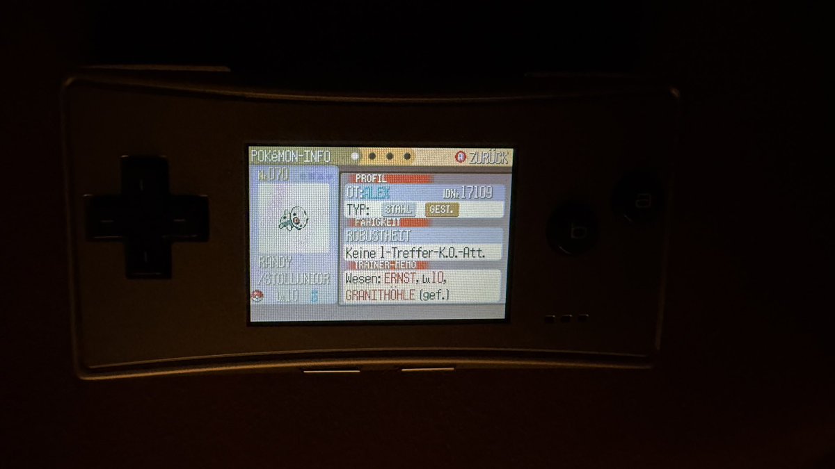 LexLazaruzArt's tweet photo. Yesterday evening, I found a random shiny Aron while playing through my German Sapphire. ✨
#shinypokemon #pokemonsapphire #gameboymicro https://t.co/Frs991qyCn