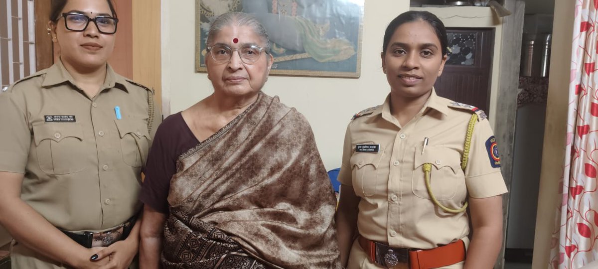 आदरणीय सर,जय हिंद. आज दिनांक 03/11/25 रोजी परि.पोउपनि मादनकर व आंबोली मोबाईल पाचवरील स्टाफ यांनी ज्येष्ठ नागरिक श्रीमाती लता बाळकृष्ण करकेरा,वय 70 वर्षे,राठी 201,अंधेरी साईकृपा सोसायटी,वीरा देसाई रोड,आंबोली,अंधेरी पश्चिम,मुंबई.यांना भेट दिली व त्यांच्या तब्येतीची विचारपूस केली.