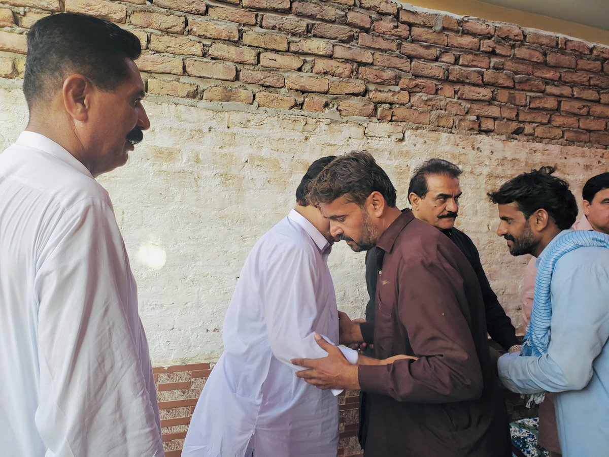 ٹنڈو محمد خان: صدر ضلع جنوبی پی پی پی و سابق صوبائی وزیر جاوید ناگوری نے ایم پی اے اعجاز حسین شاہ بخاری کے ہمراہ علی کولاچی کی والدہ اور اکبر کولاچی کی نانی کے انتقال پر اظہارِ تعزیت اور فاتحہ خوانی کی۔

اس موقع پر سردار نم کولاچی، عمر فاروق ناگوری، گلزار بھٹی و دیگر بھی موجود۔