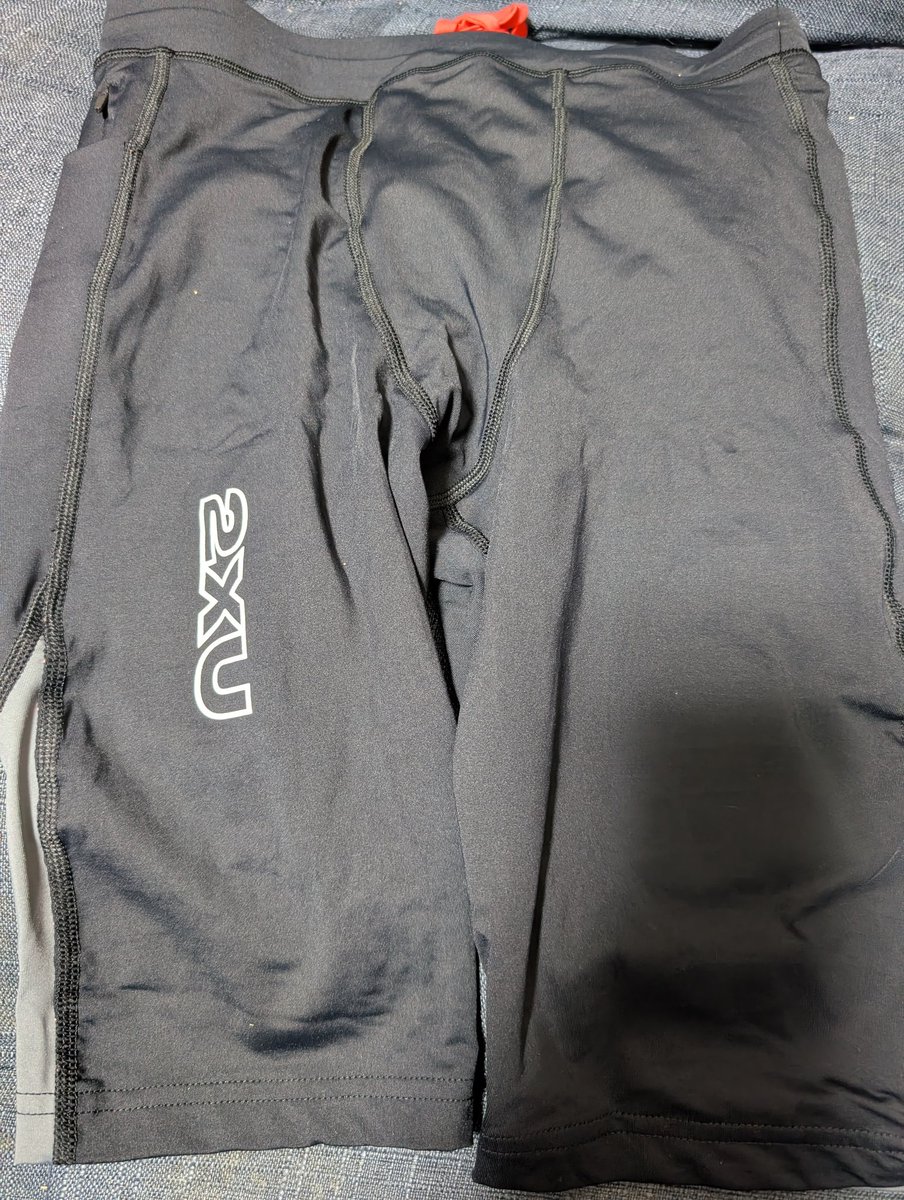 deep1025's tweet image. レース用のハーフタイツ、新調しました！

初の2xu🤟

なんか、スマホとか補給食、鍵とか入れるポケットもかなりあって便利。

#2xu 
#結構高かった